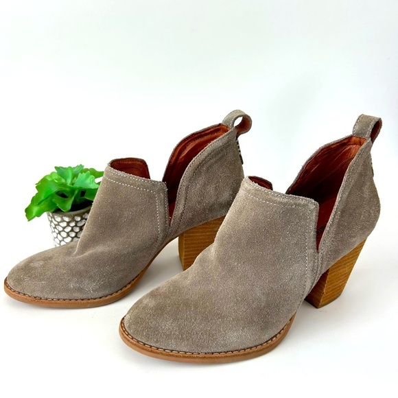Jeffrey Campbell Rosalee Booties Block Heel Ankle Boots Gray Taupe Suede Size 7 - Picture 5 of 16